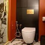 Chocolette | Sky With Parliament View Lejlighed