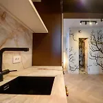 Chocolette | Sky With Parliament View Lejlighed