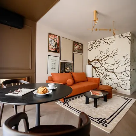 Chocolette | Sky With Parliament View *