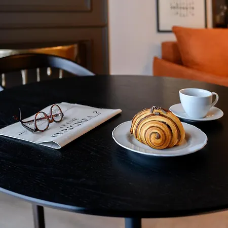 Chocolette | Sky With Parliament View *