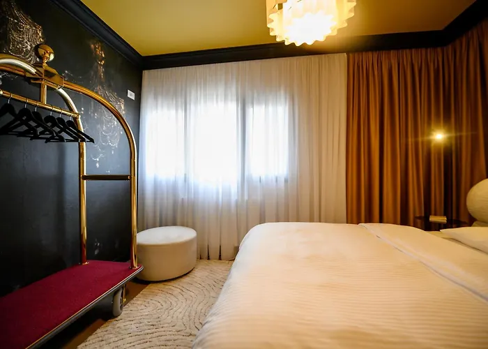 Apartment Chocolette | Sky With Parliament View