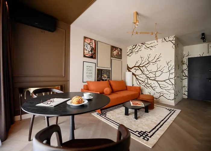 Chocolette | Sky With Parliament View *