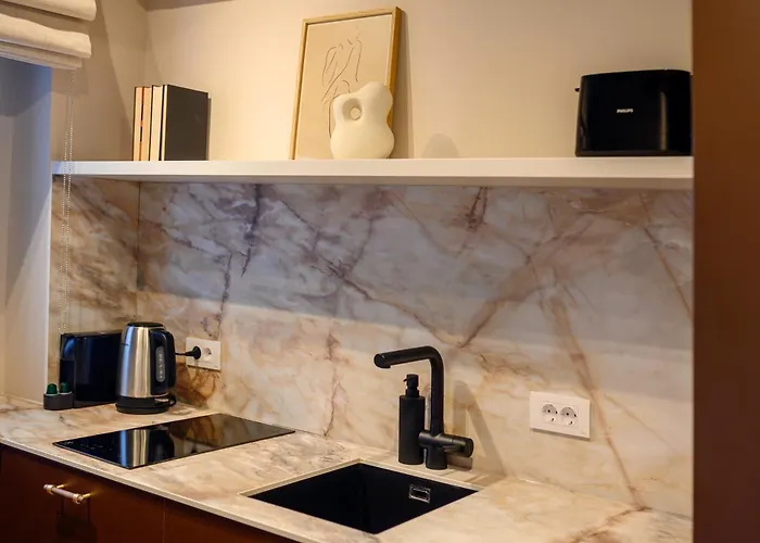 Chocolette | Sky With Parliament View *