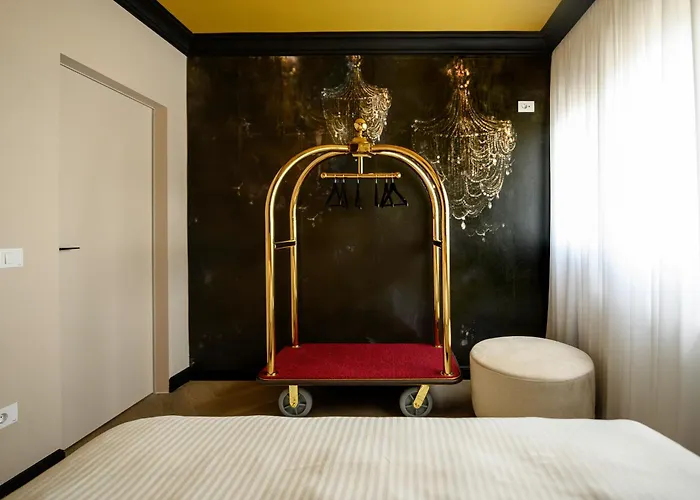 Chocolette | Sky With Parliament View