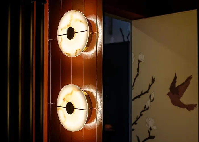 Chocolette | Sky With Parliament View *