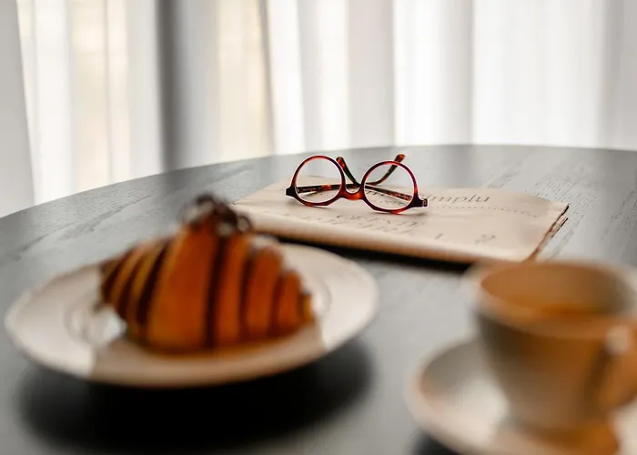 Chocolette | Sky With Parliament View