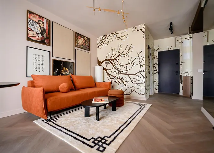 Chocolette | Sky With Parliament View