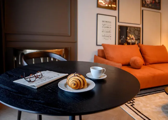 Chocolette | Sky With Parliament View Apartment