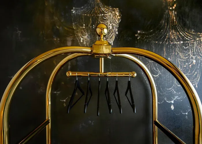 Chocolette | Sky With Parliament View Apartment