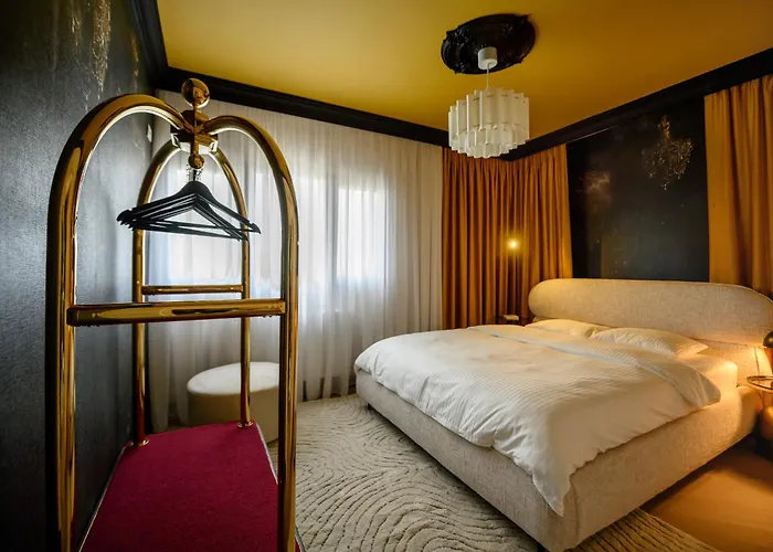 Chocolette | Sky With Parliament View