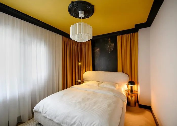 Chocolette | Sky With Parliament View Апартаменти *