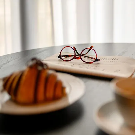 Chocolette | Sky With Parliament View