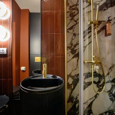 Chocolette | Sky With Parliament View *